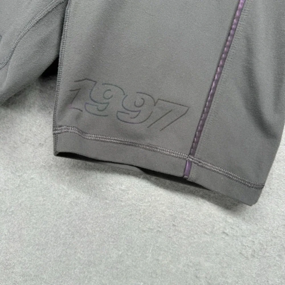 TNA Aritzia Shorts Womens Size Small Gray Atmosphere Biker Reflective‎ Workout